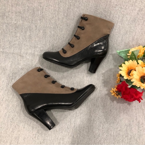 NWT - Aerosoles Black & Tan Tyrolean Style Boots - Picture 1 of 16